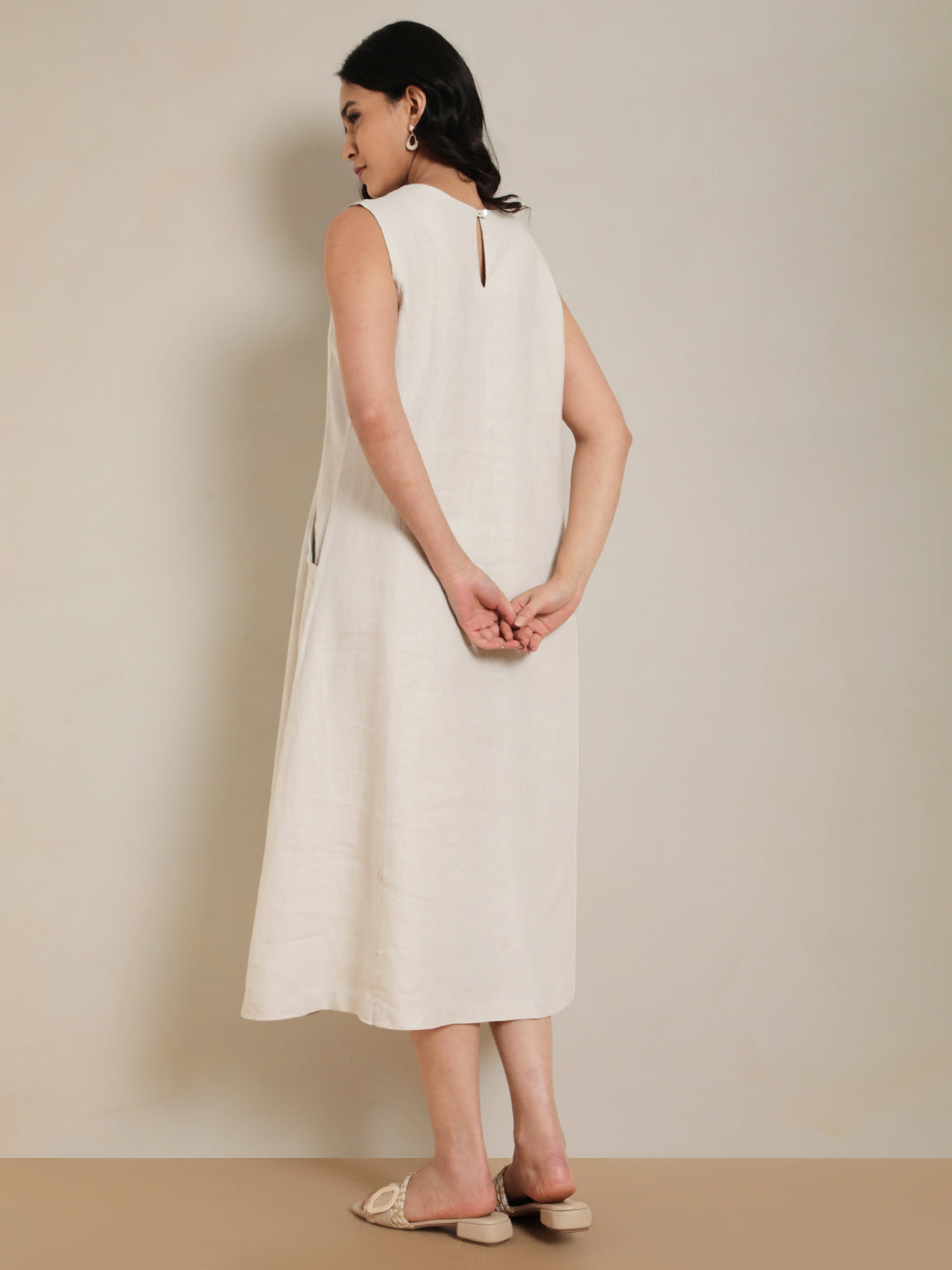 Linen Half-Sleeve Dress with Side Pocket Fabric: 100% Pure Linen